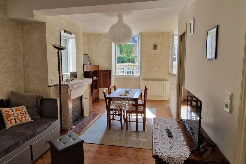 Appartement Dans Maison De Ville - 4 Personnes Oloron-Sainte-Marie Zewnętrze zdjęcie