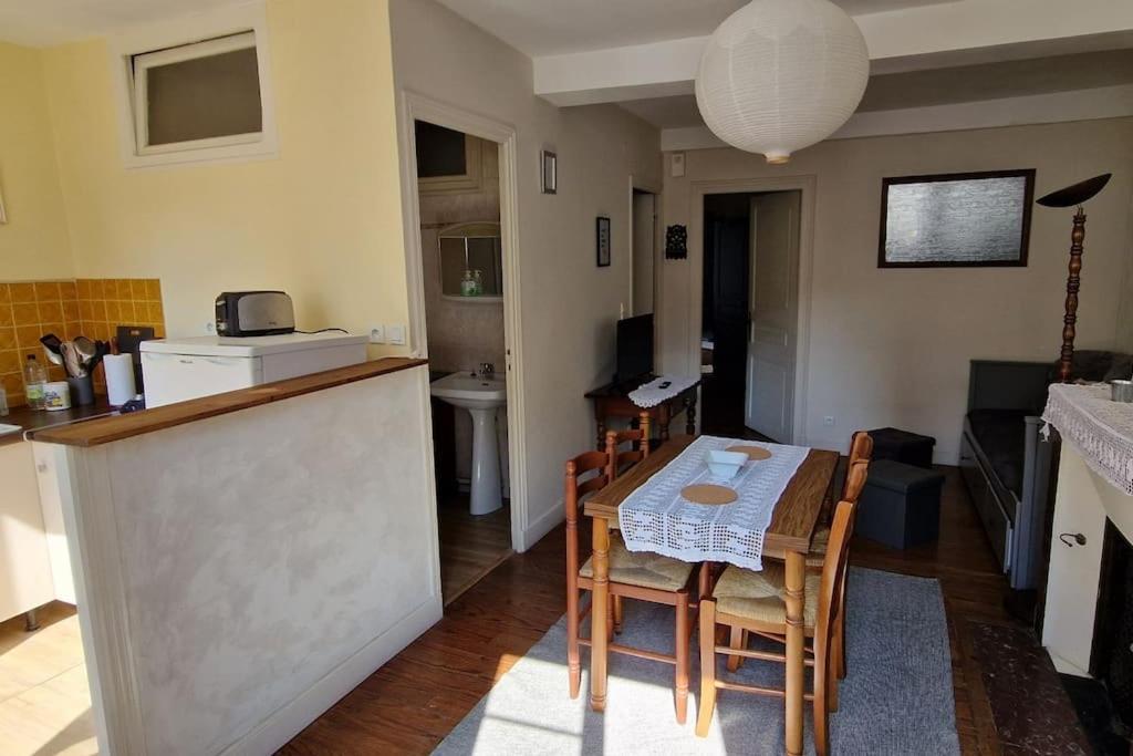 Appartement Dans Maison De Ville - 4 Personnes Oloron-Sainte-Marie Zewnętrze zdjęcie
